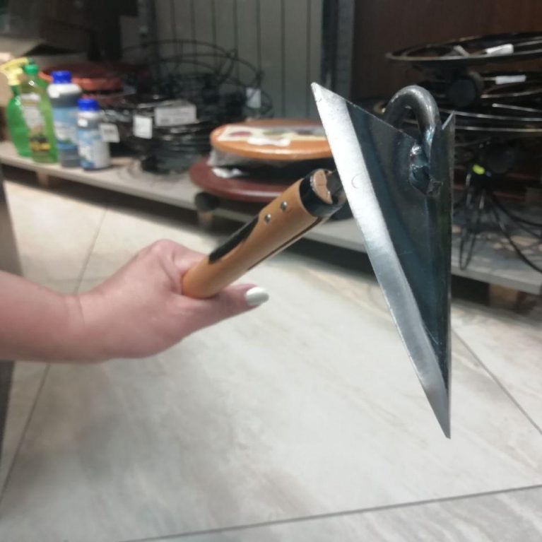2323